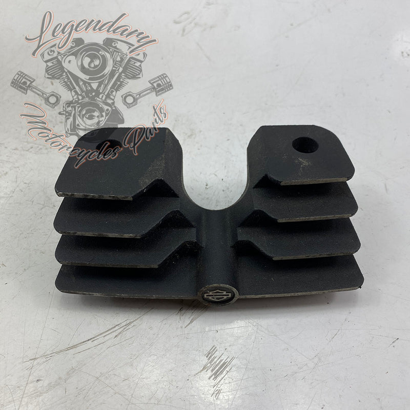 Rear cylinder head screw bridge